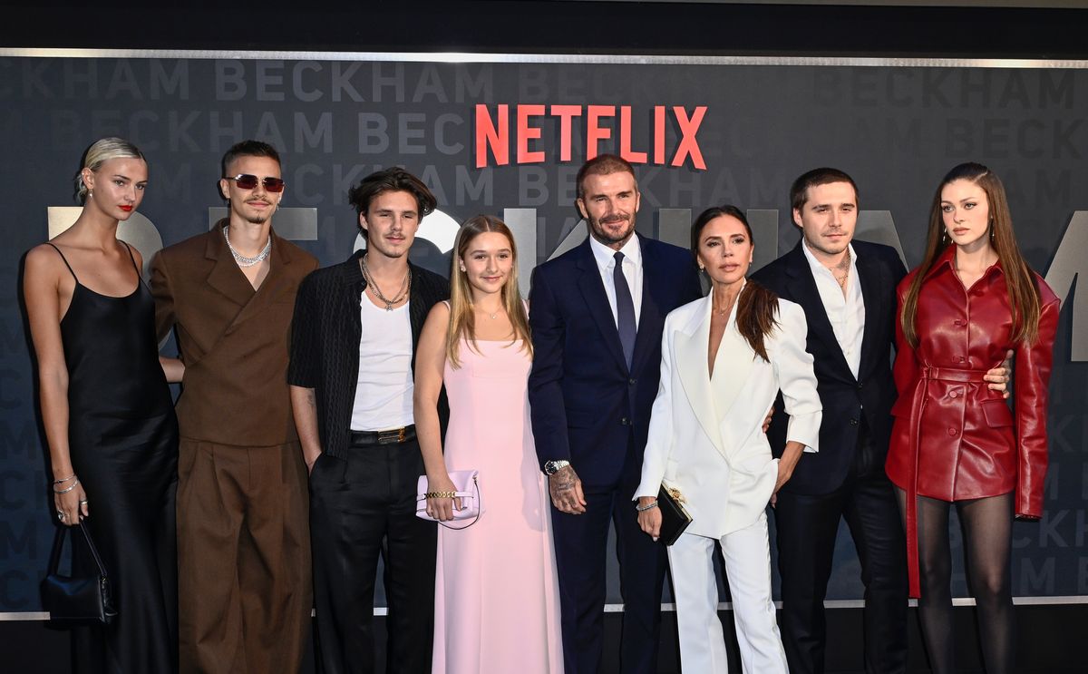  Mia Regan, Romeo Beckham, Cruz Beckham, Harper Beckham, David Beckham, Victoria Beckham, Brooklyn Peltz Beckham and Nicola Peltz Beckham