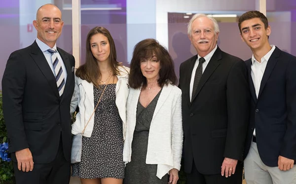 Jackie gave birth to Jeff Bezos at the age of 17, while still a high school student in Albuquerque, New Mexico. 