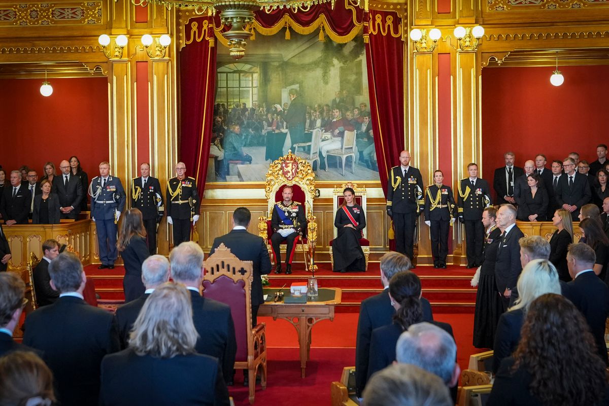 King Haakon VIII and Queen Mette-Marit prepare for a private evening with Europe’s royal families.