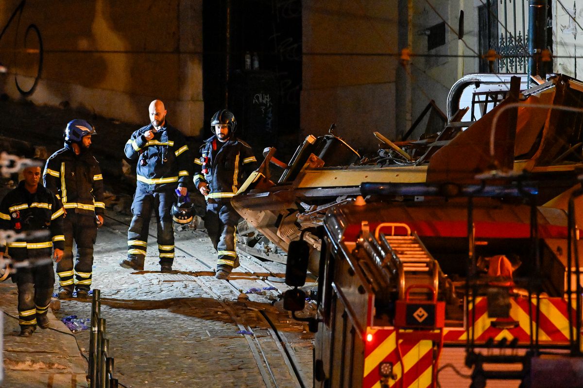 Emergency teams responded swiftly after the derailment, which occurred around 6:15 p.m. local time. 