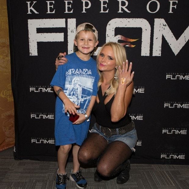 Miranda Lambert said yes to a six-year-old fan's proposal.
<br>
Photo: Blu Sanders via Twitter/@leggy0308