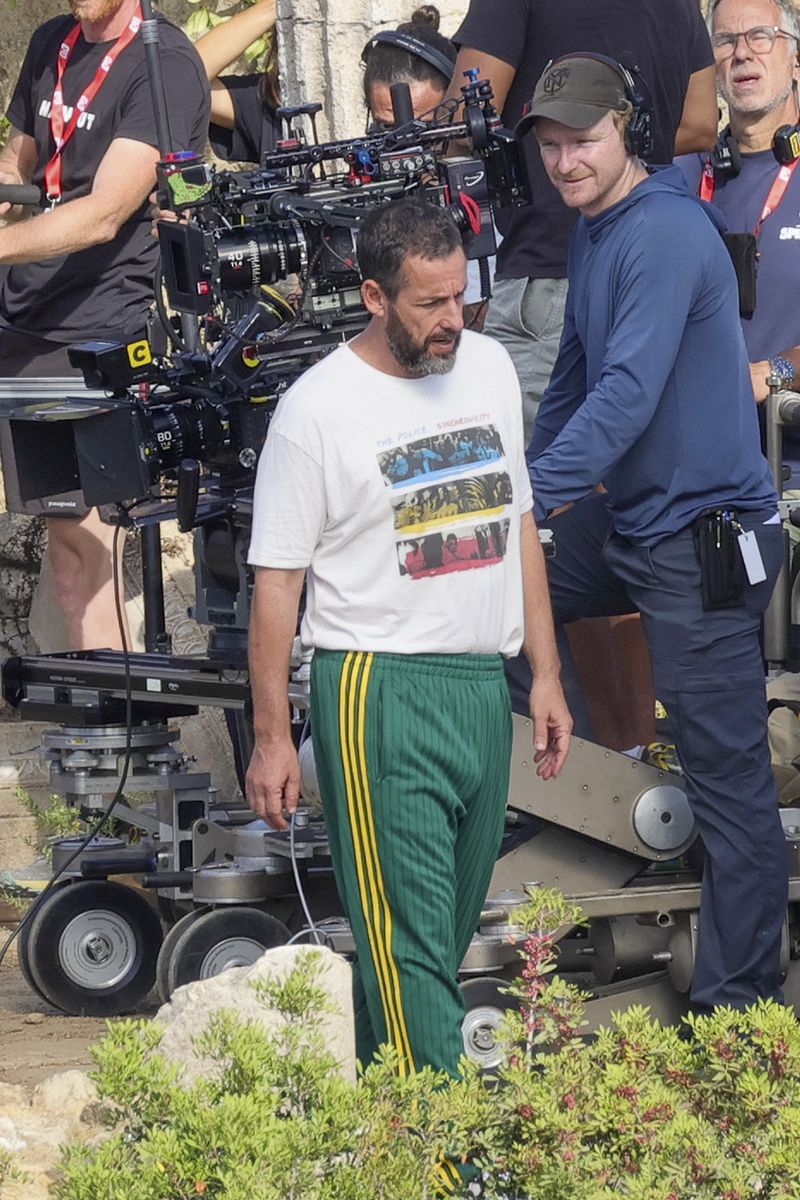 Sandler led the cast as Lenny Feder, alongside Kevin James as Eric Lamonsoff, Chris Rock as Kurt McKenzie, David Spade as Marcus Higgins and Rob Schneider as Rob Hilliard.

