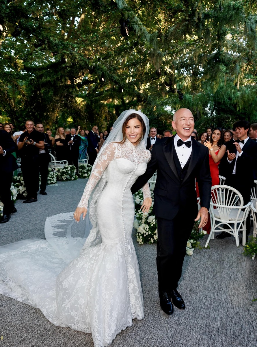 Lauren Sánchez becomes Mrs. Bezos, channeling Sophia Loren in lace wedding dress