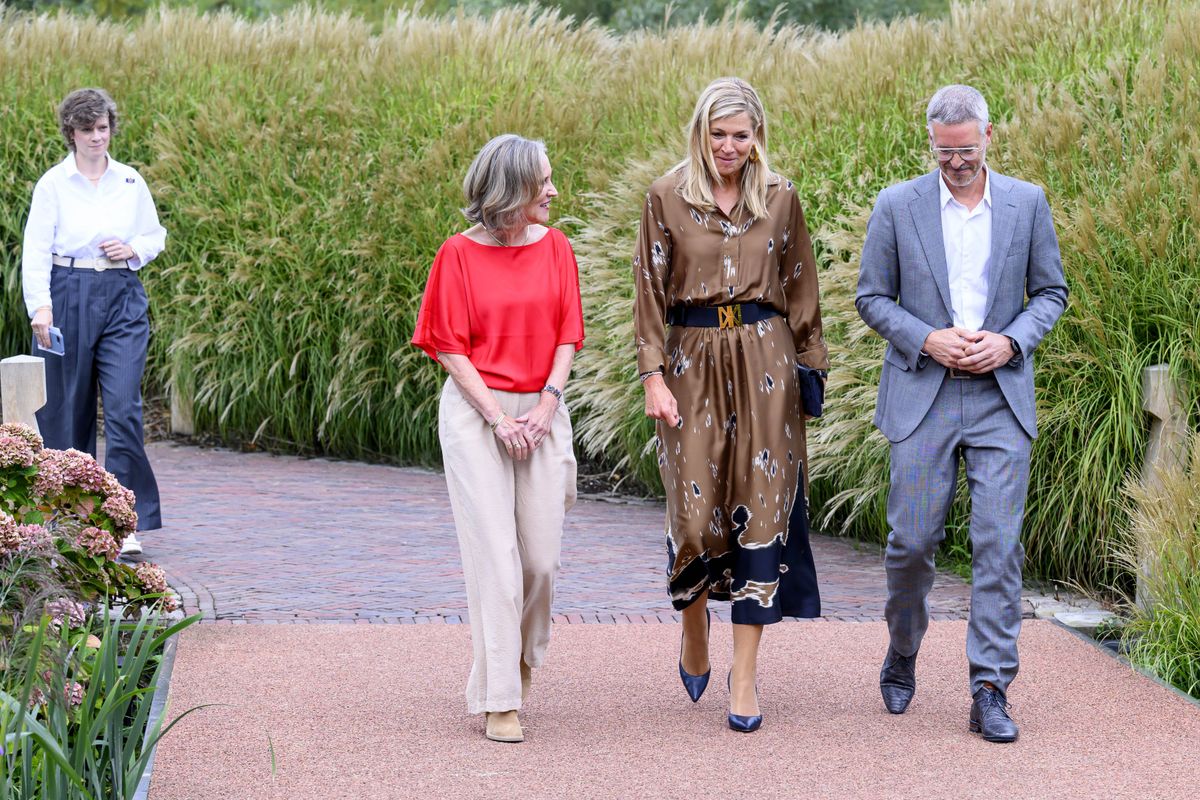 Máxima met with health care professionals and learned about initiatives aimed at promoting appropriate care in the Netherlands.