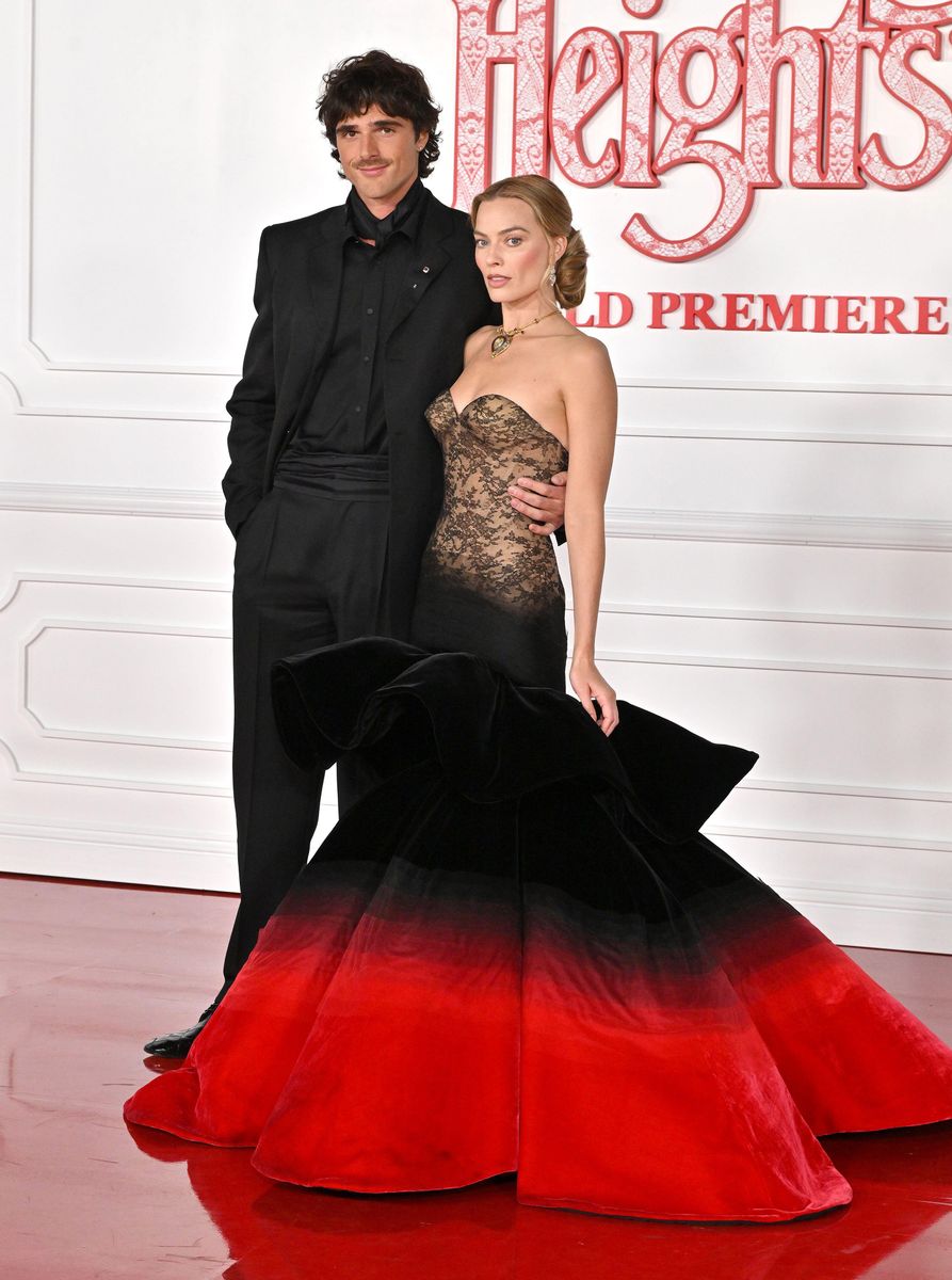 While her black and red Schiaparelli Haute Couture gown drew its own share of admiration, it was the jewel at her neck that instantly became the night’s focal point. 