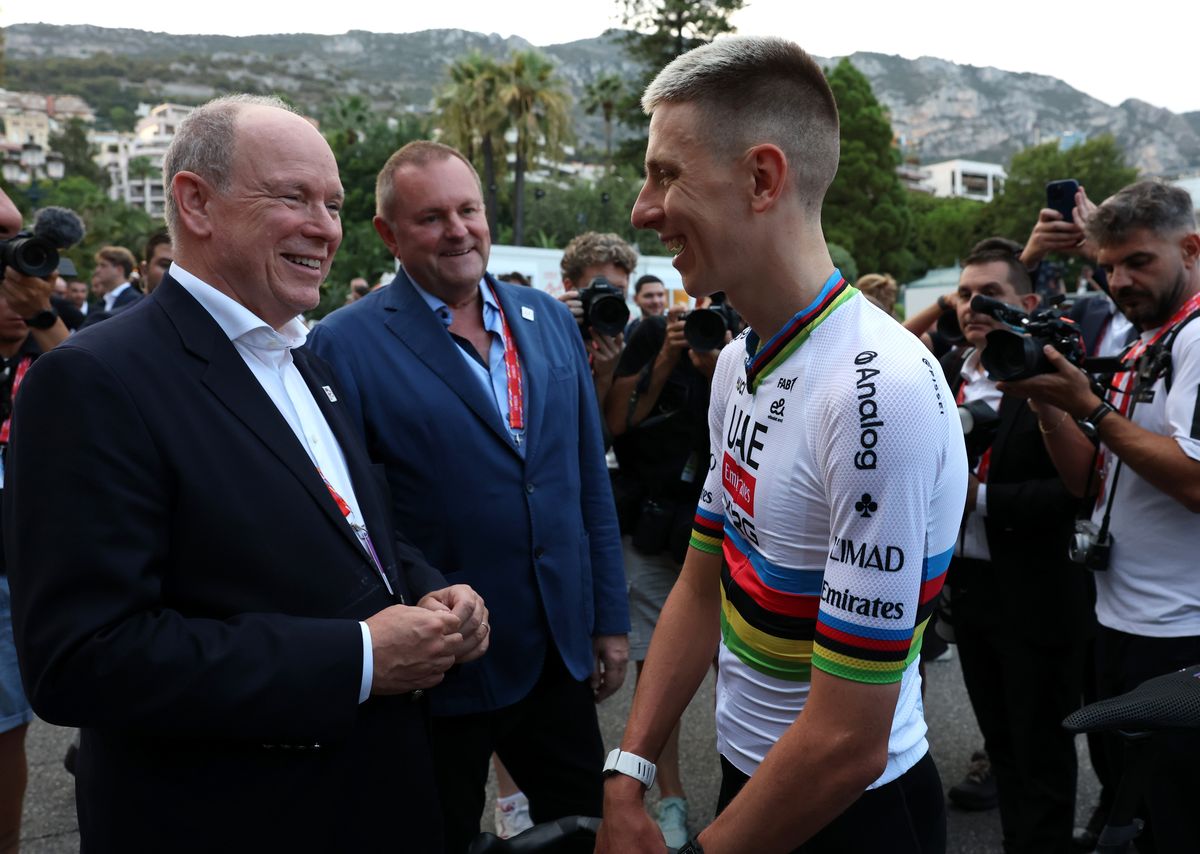 The Monegasque sovereign shared a warm handshake with the reigning world champion ahead of the race’s historic departure.