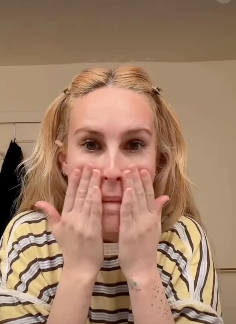 Serums rich in hyaluronic acid, peptides, or botanical oils are commonly used for face cupping routines. 