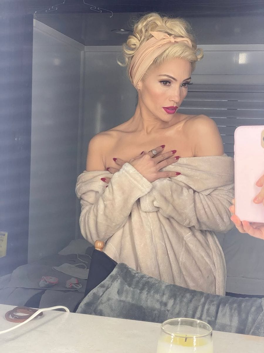 Playing dual roles as Aurora and Ingrid Luna, Lopez embraces a vintage aesthetic that left fans convinced they were looking at Gwen Stefani.