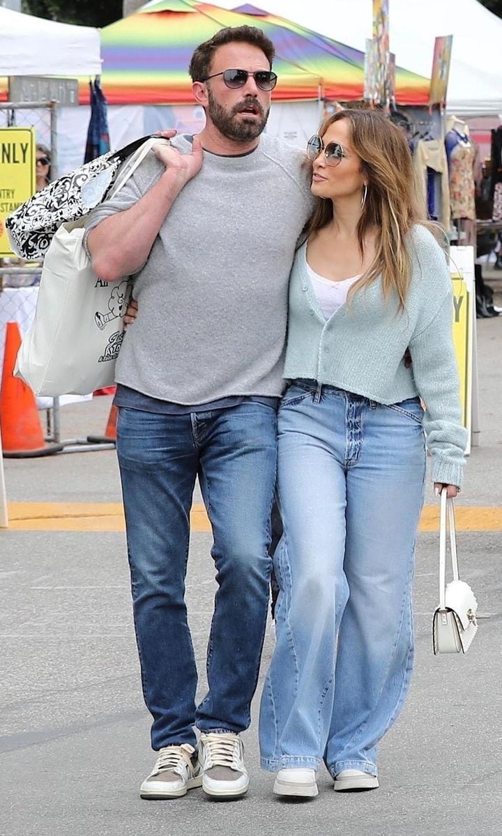Bennifer at the flea market