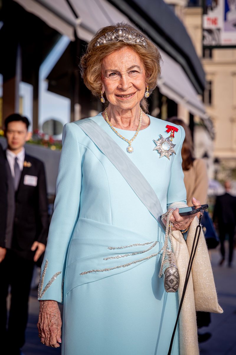 After 20 years, Queen Sofia brings back the Mellerio shell tiara, elevating her look with a spectacular diamond necklace at a royal celebration.