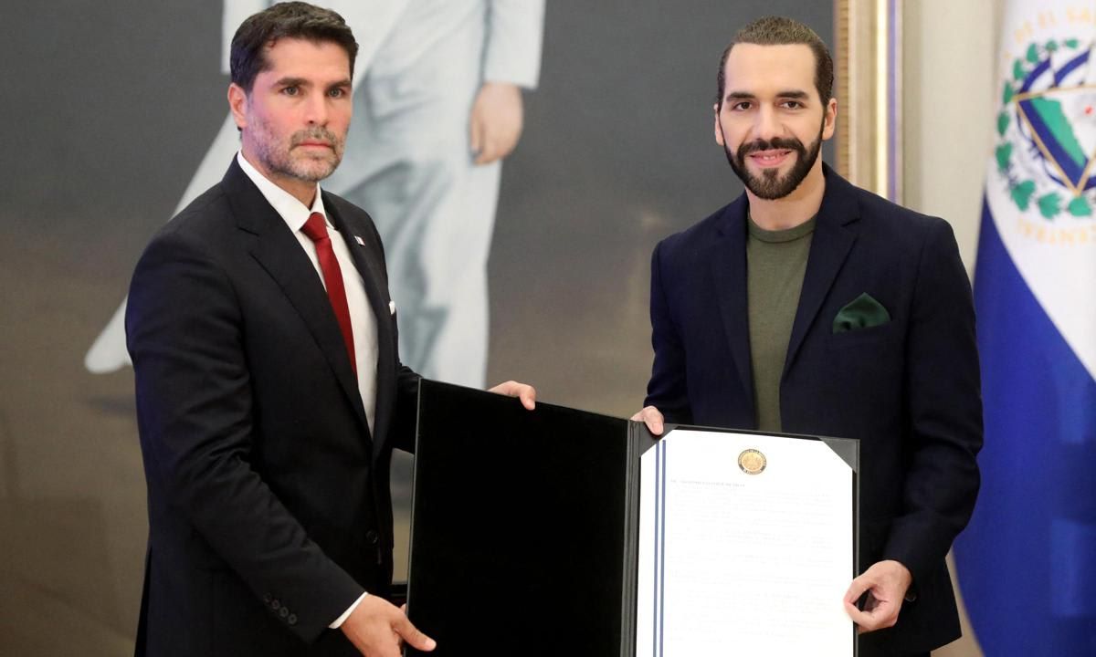 Eduardo Verastegui con el presidente salvadoreno Nayib Bukele