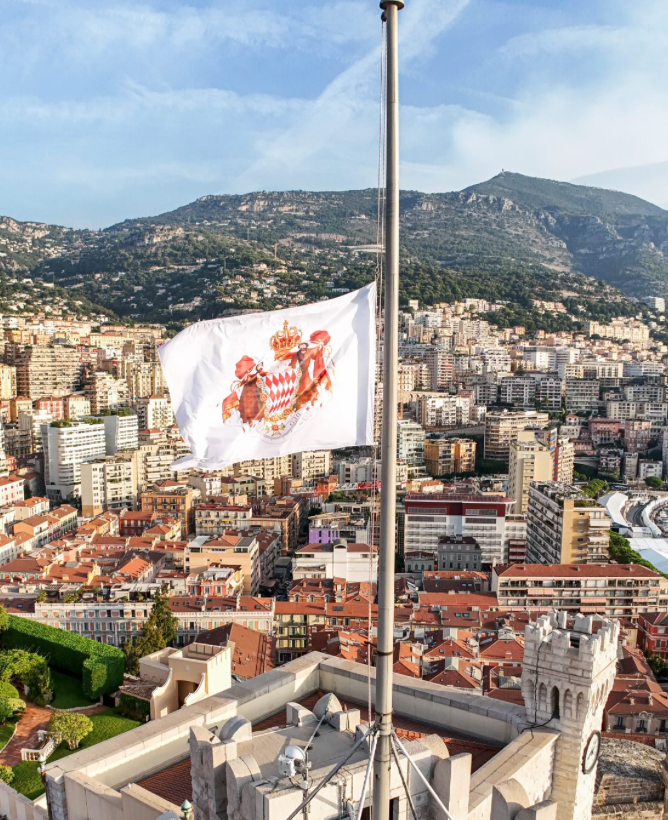 The Norwegian flag was raised at half-mast at the Prince’s Palace of Monaco in tribute to King Harald V on the day of his funeral.