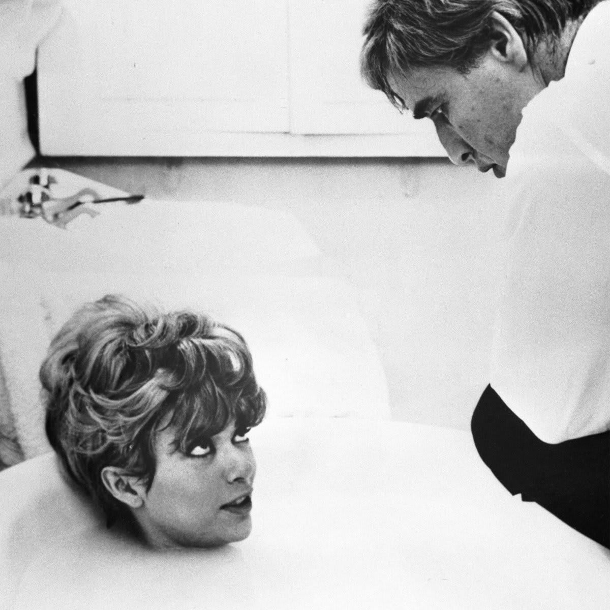 Brando Talks to Rita Moreno in Bathtub
