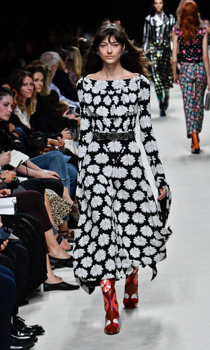 Vestido con margaritas de Paco Rabanne
