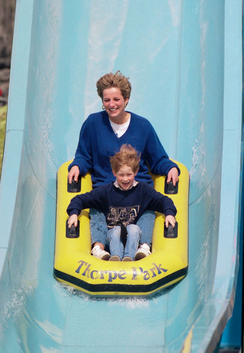  Diana, Princess of Wales, with Prince Harry, on the Depth Charge ride at Thorpe Park, Theme Park, on April 18, 1992 in Chertsey United Kingdom 