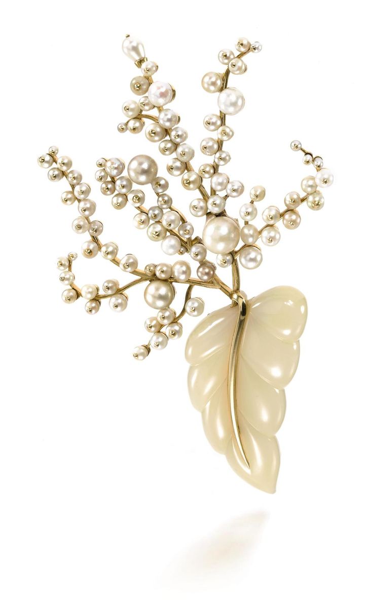 SUZANNE BELPERRON suzanne belperron / chalcedony, cultured pearl and natural brooch, circa 1955. Estimate 70,000   100,000 CHF