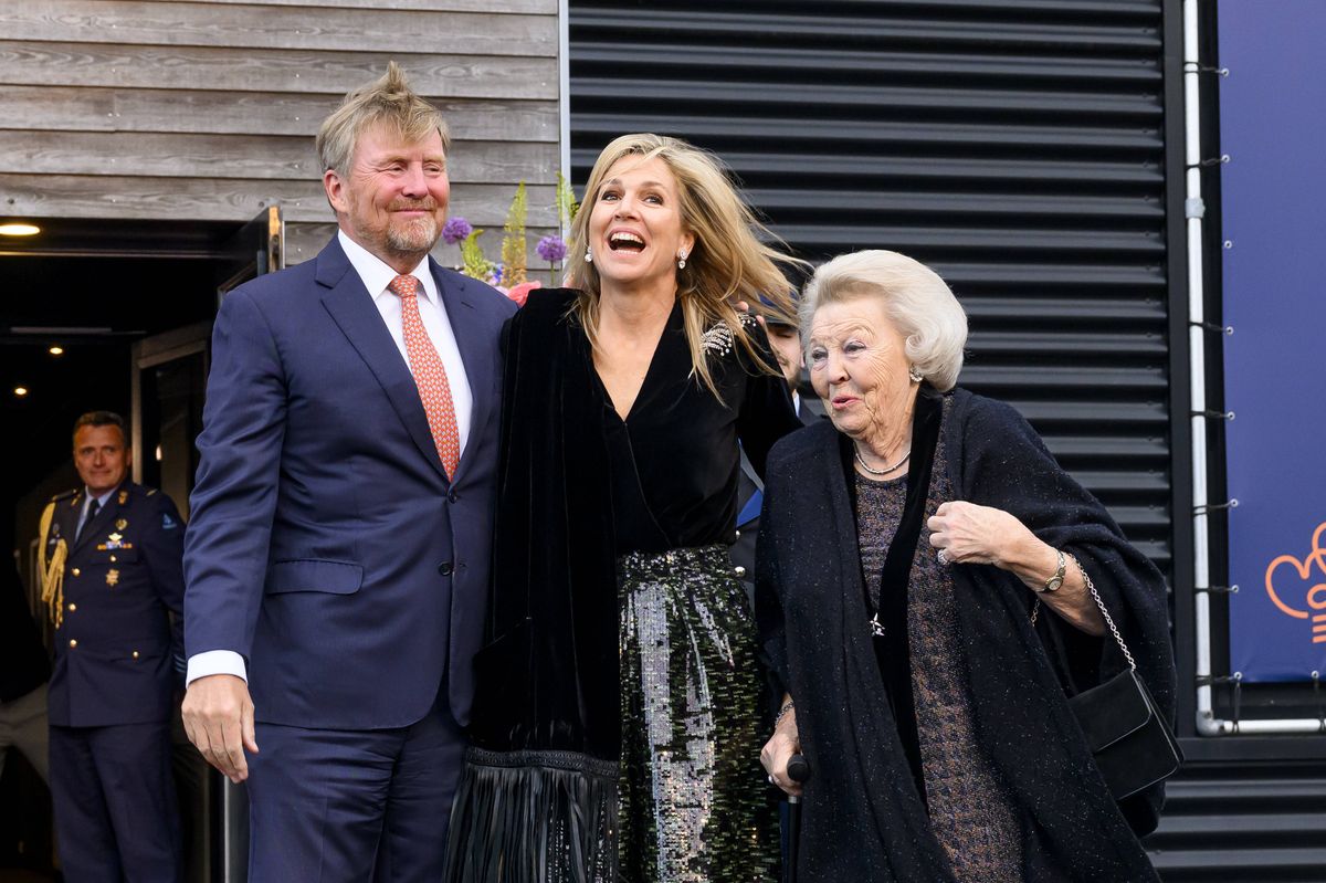 Held at the intimate Sense Theatre in Dokkum, the concert offered a moment of connection between the royal family and an enthusiastic local audience. 