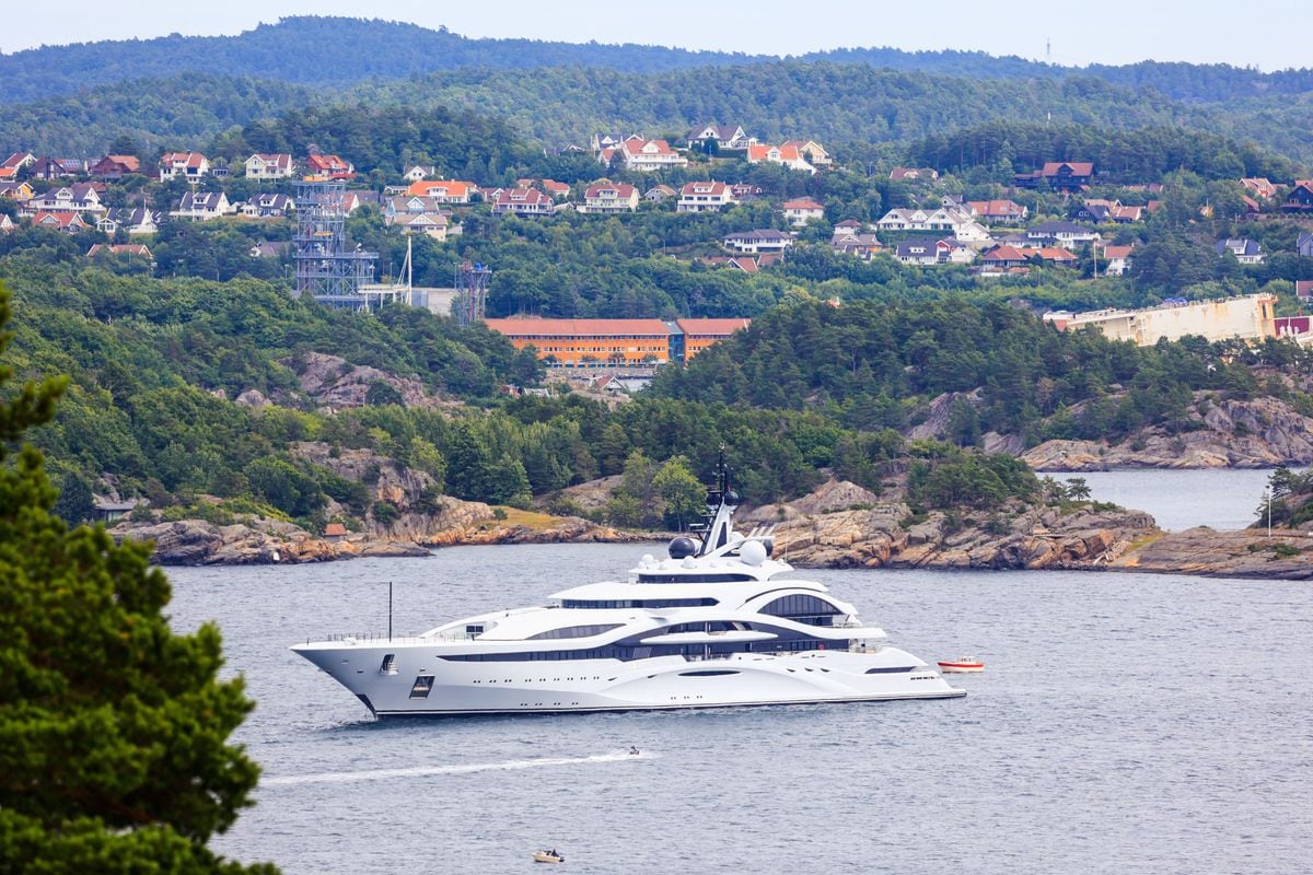  The 123 meter long Yacht Al Lusail belongs to Emir Tamim bin Hamad al Thani of Qatar