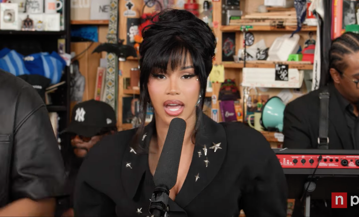 She then closed with "I Like It," her Latin-influenced hit from Invasion of Privacy. The final number featured a lively, boogaloo-inspired arrangement, bringing a celebratory finish to the concert.