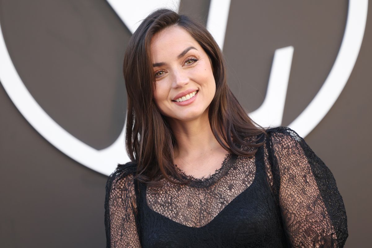  Ana de Armas attends the Louis Vuitton Paris Womenswear Spring-Summer 2025 show 