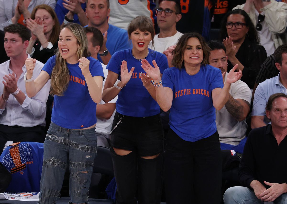  Este Haim, Taylor Swift, and Mariska Hargitay react during Game Four of the 2026 NBA Finals between the San Antonio Spurs