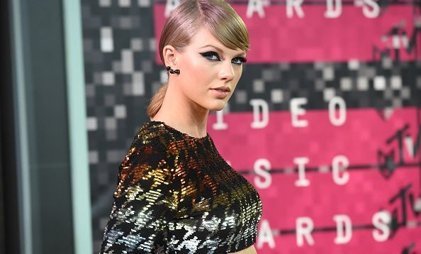 <a href="https://us.hellomagazine.com/tags/1/taylor-swift/"><strong>Taylor Swift</strong></a> has proven that she is one of the most generous celebrities in the world! The pop star always find a way to give back to her fans, whether she is sending them personalized Christmas gifts, helping them go viral or donating books, you can always count on Taylor to save the day. Here is a round up of some of Taylor's most generous moments.
<br>
Photo: Getty Images