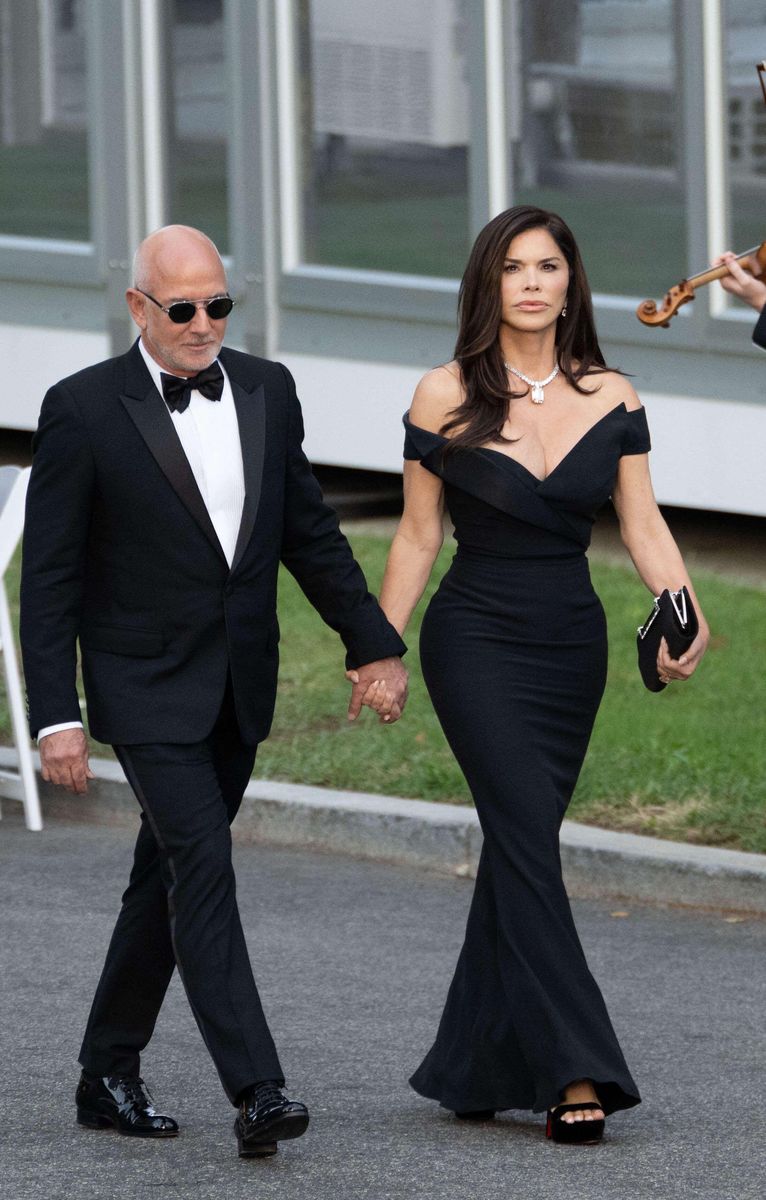 Lauren Sánchez Bezos brought Hollywood glamour to Washington, D.C., stepping out in a head-turning black gown for a glamorous date night with husband Jeff Bezos.