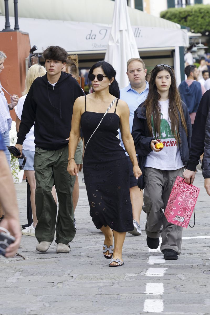  Lauren Sánchez with her kids Evan and Ella in Portofino