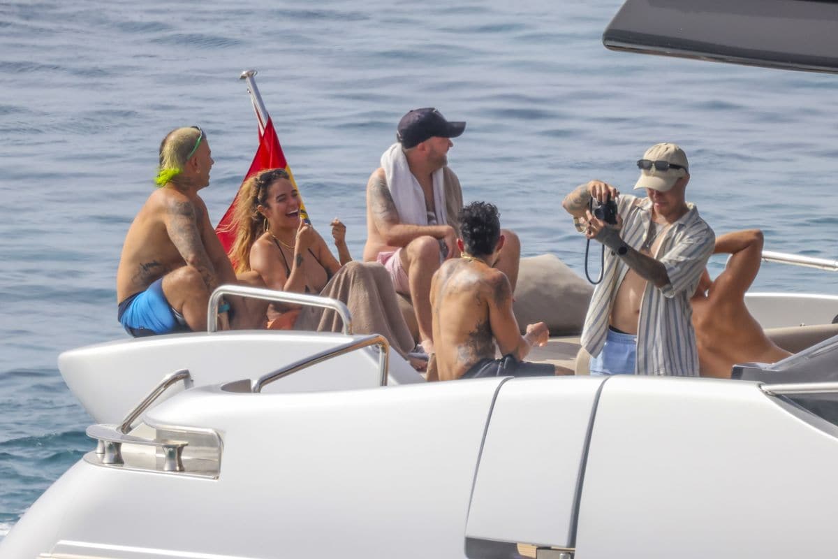Their affectionate getaway highlighted their strong bond while taking in the Mediterranean views