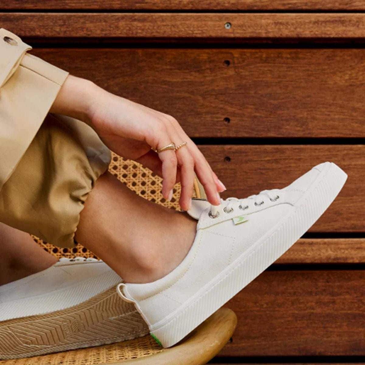 Cariuma Off-White Canvas