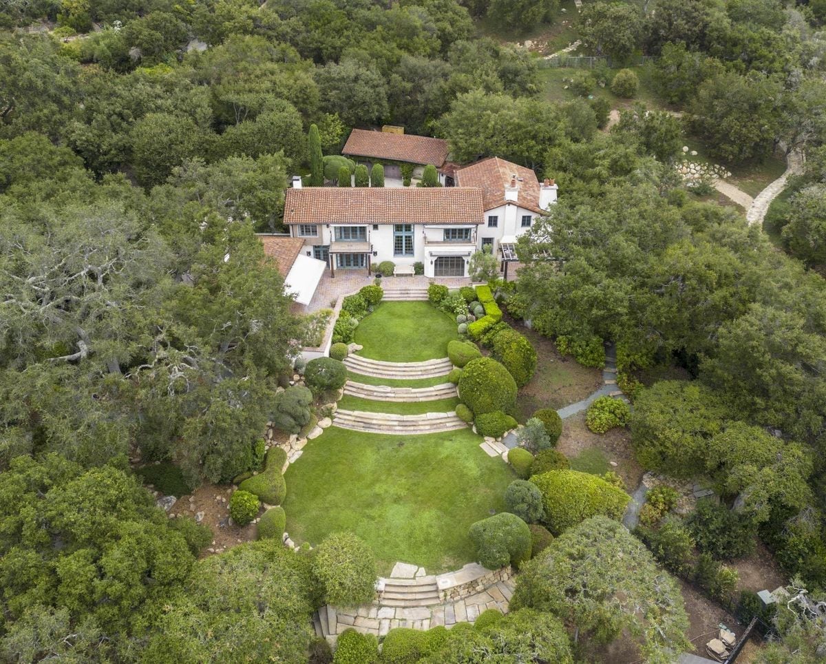 

Jennifer Aniston's stunning Montecito mansion, which she purchased from Oprah Winfrey for 4.8M, is finally in its finishing stages after three years of extensive renovations.