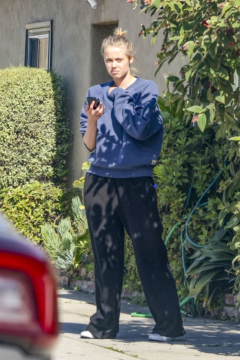 Shiloh was photographed outside her dance class