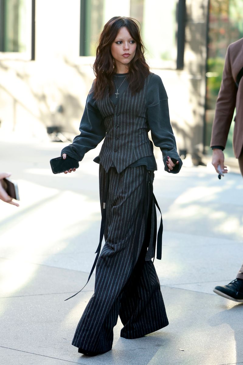 Oversized layers and sharp tailoring define Jenna Ortega’s off-duty autumn look.