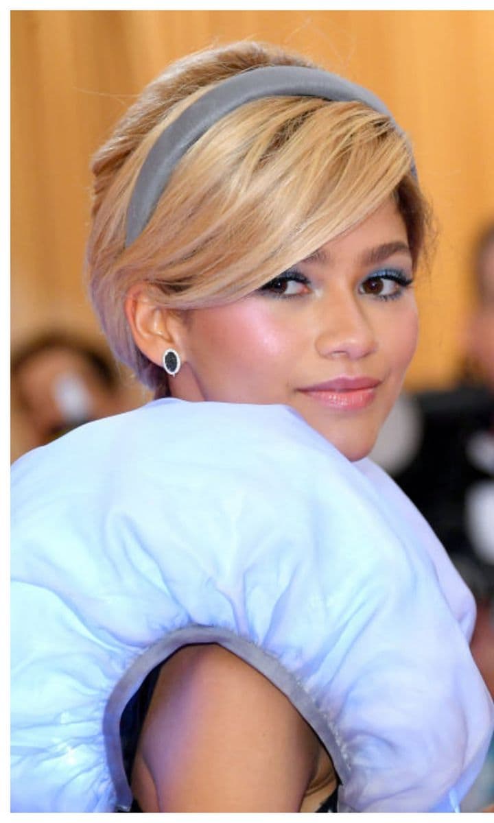 Zendaya con mini bag de Judith Leiber