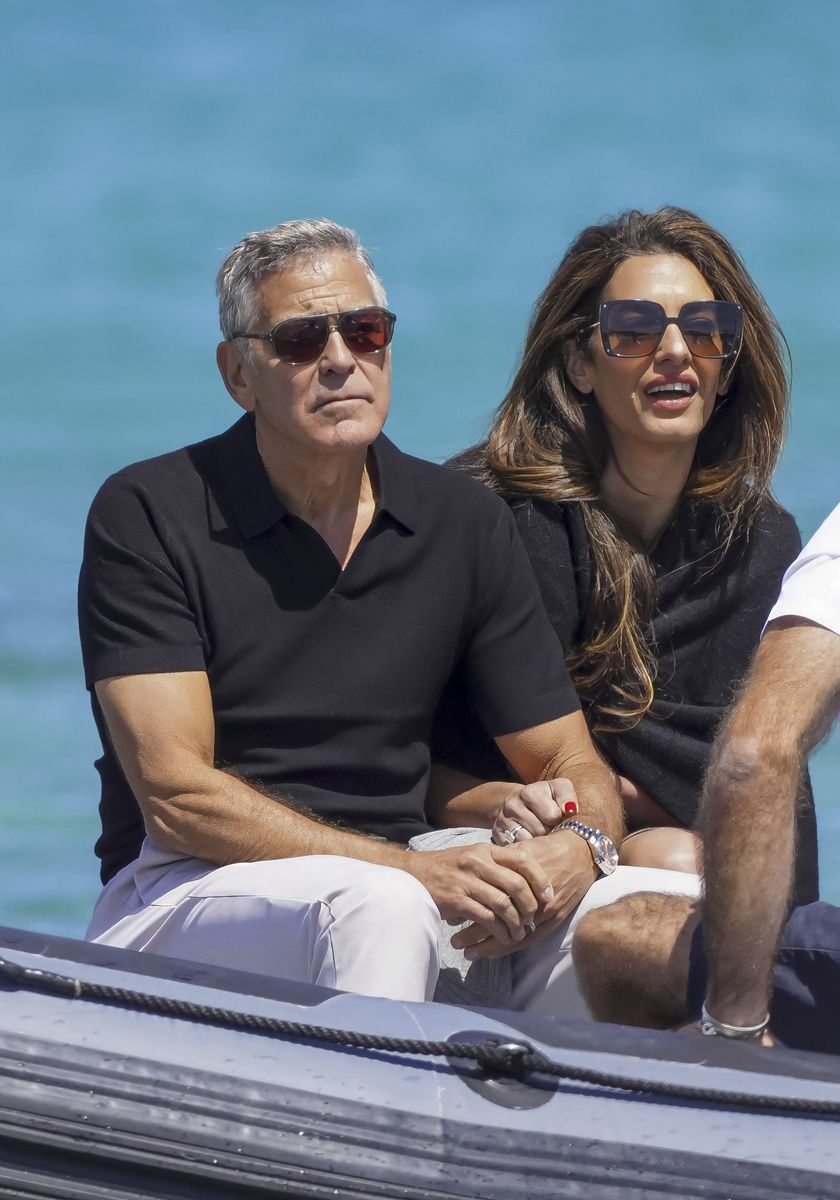 Together, George and Amal Clooney once again showcased their unmatched ability to blend relaxed vacation dressing with effortless sophistication.