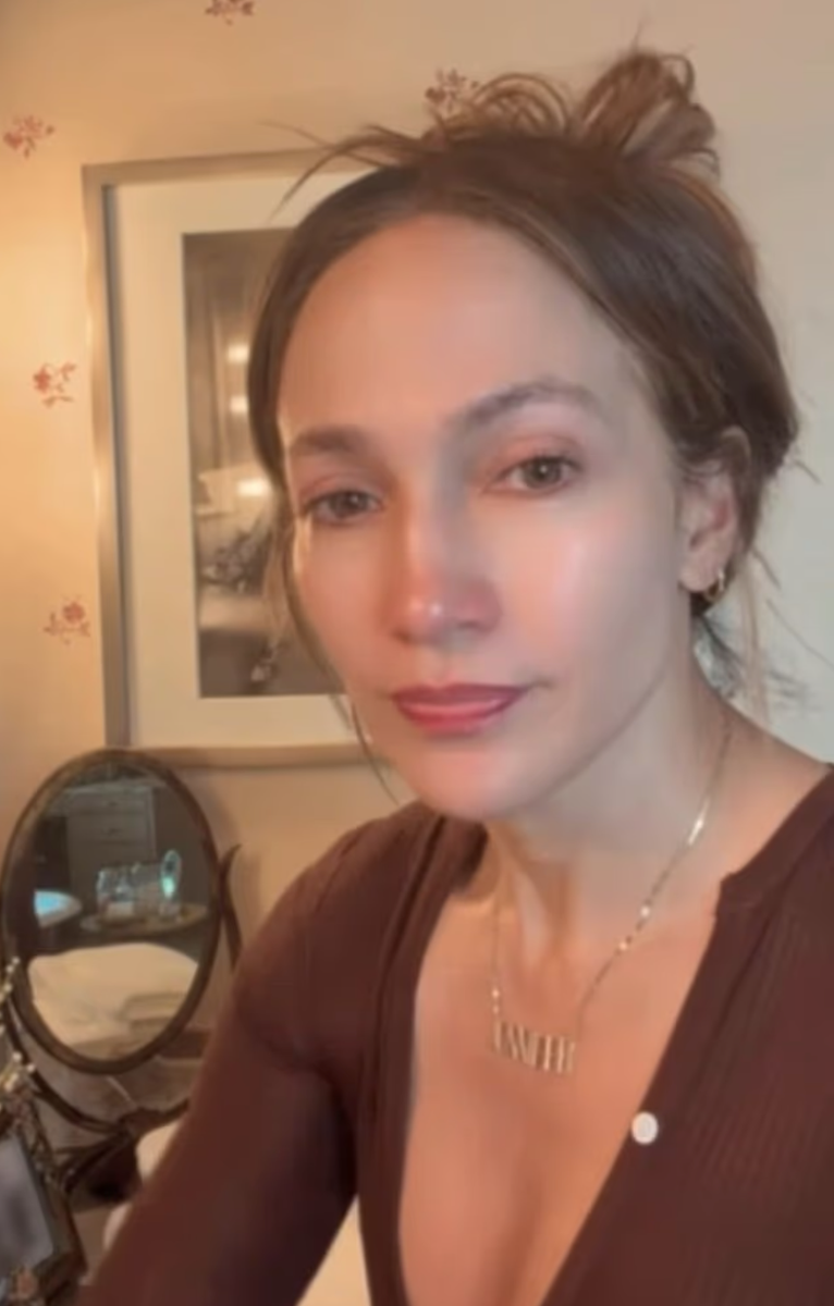 Jennifer Lopez goes makeup-free on her day off and her skin glow is still blinding