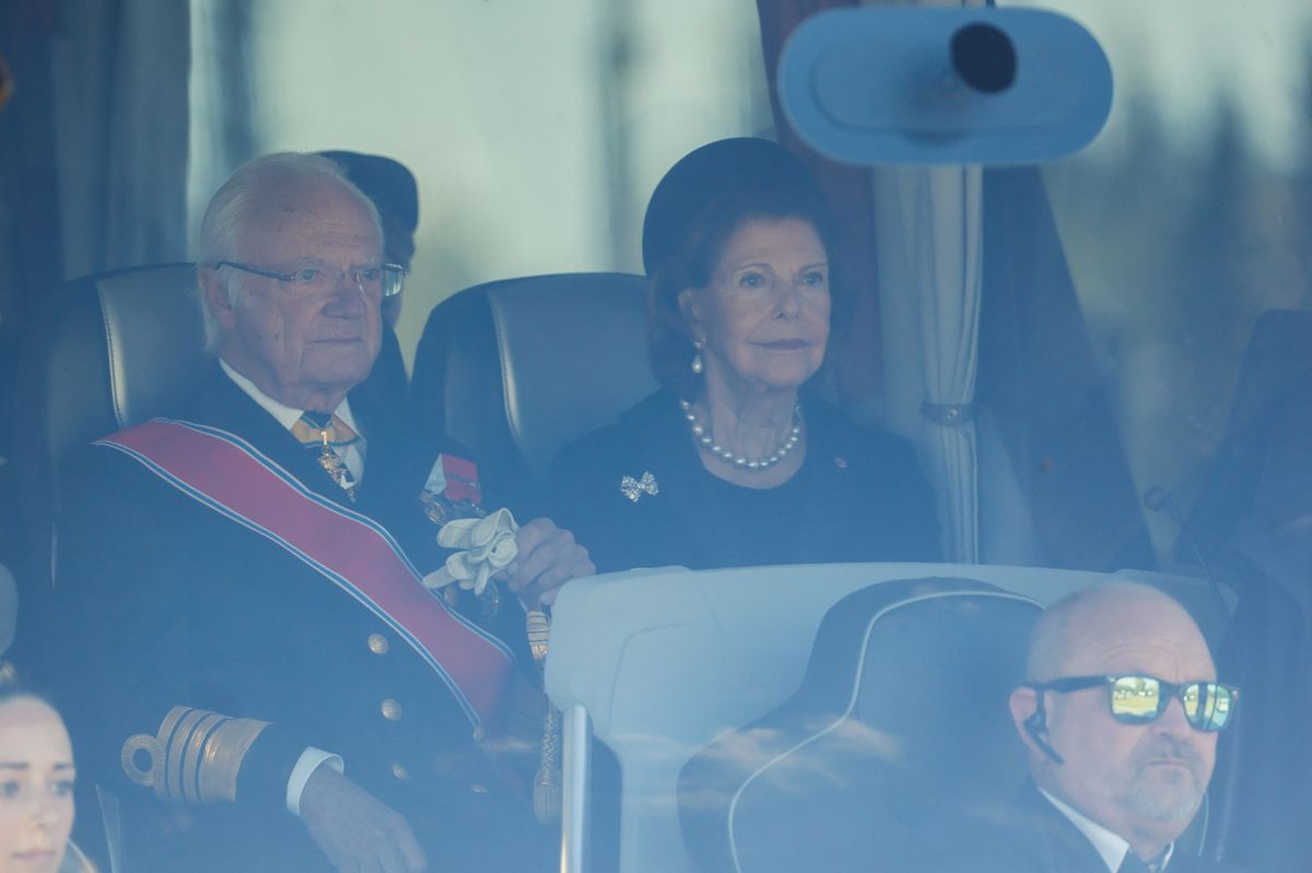 King Carl King Carl XVI Gustaf of Sweden and Queen Queen Silvia of Sweden sit on board of a bus at Oslo Airport in Gardermoen, Norway, on September 9, 2026, as they arrive to attend the funeral of late King Harald V of Norway.