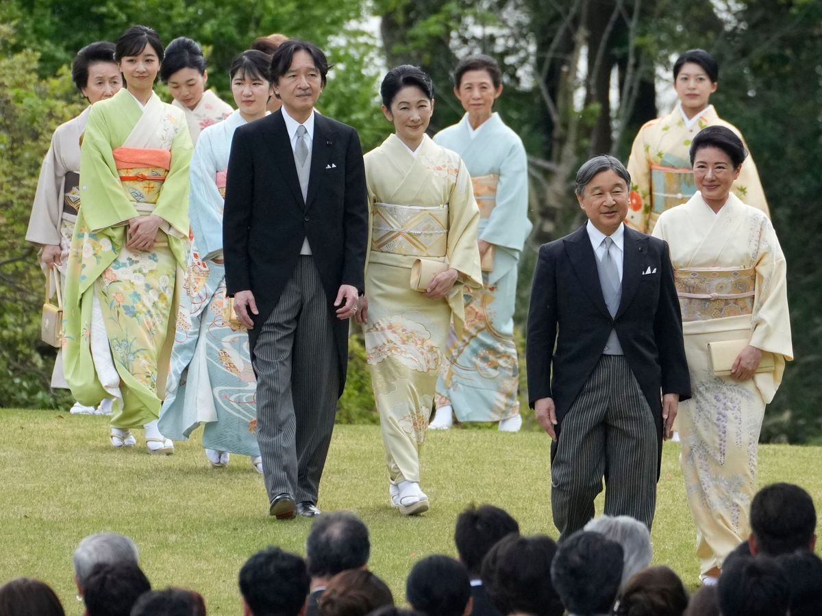 The Crown Prince, alongside his daughter Kako, in green, and his niece, Aiko, in blue