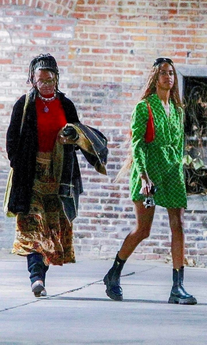 Malia and Sasha Obama