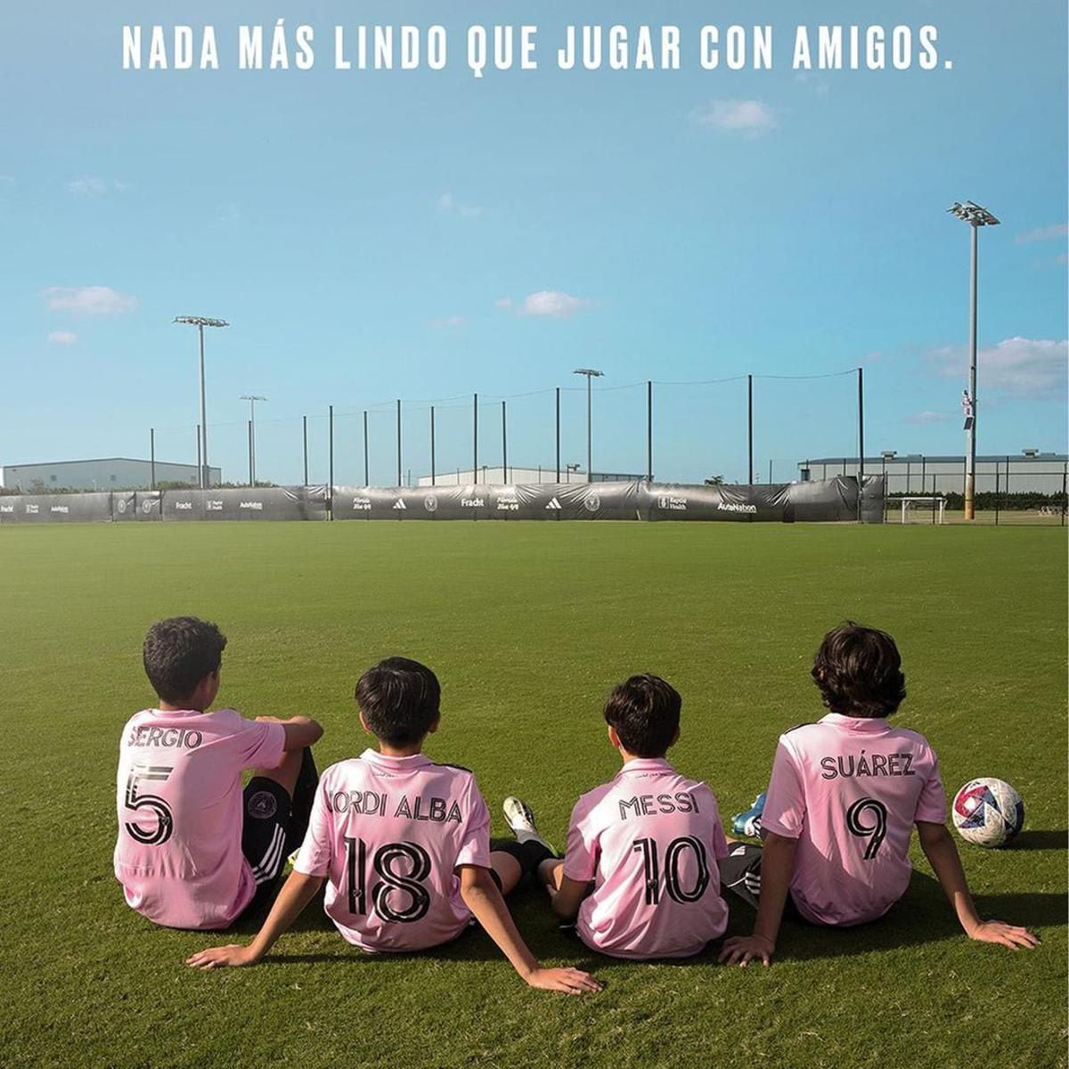 Lionel Messi, Sergio Busquets and Jordi Alba welcome Luis Suárez to Inter Miami