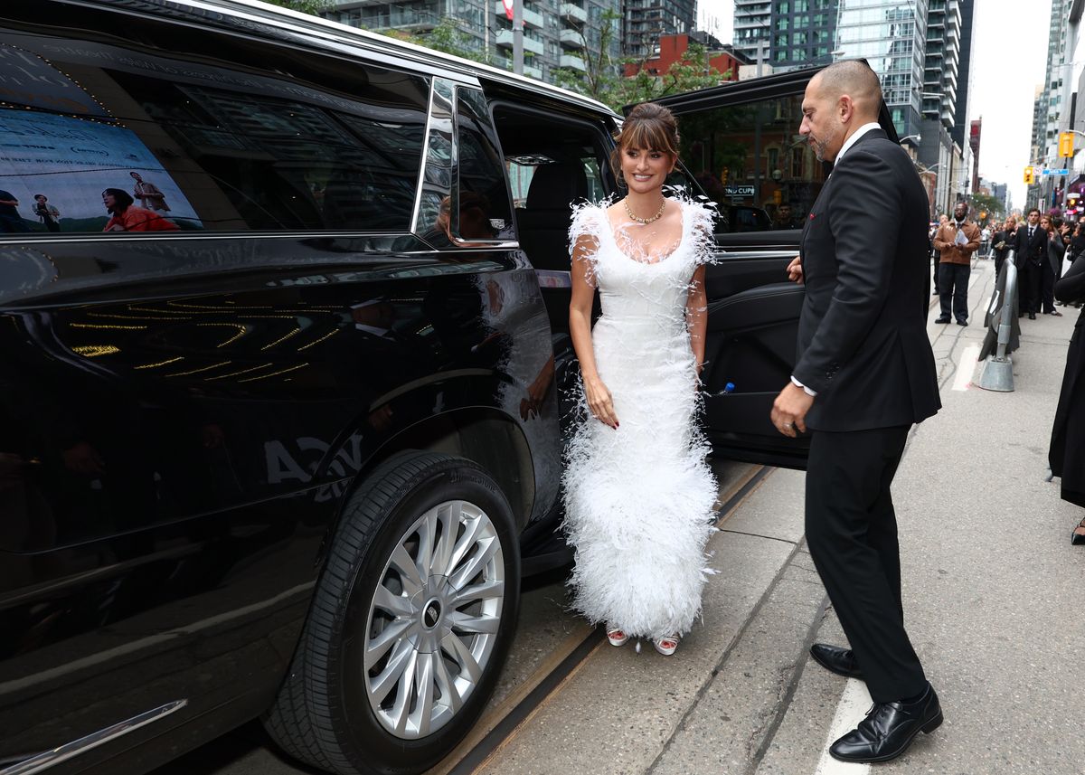 Penélope Cruz made a dramatic entrance in a white feathered gown at the Toronto International Film Festival premiere of La bola negra.
