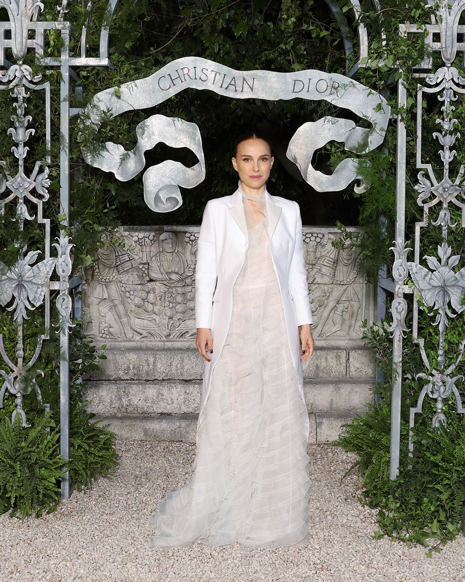 For a modern twist, Portman wears a white blazer with sandals in the same tone.