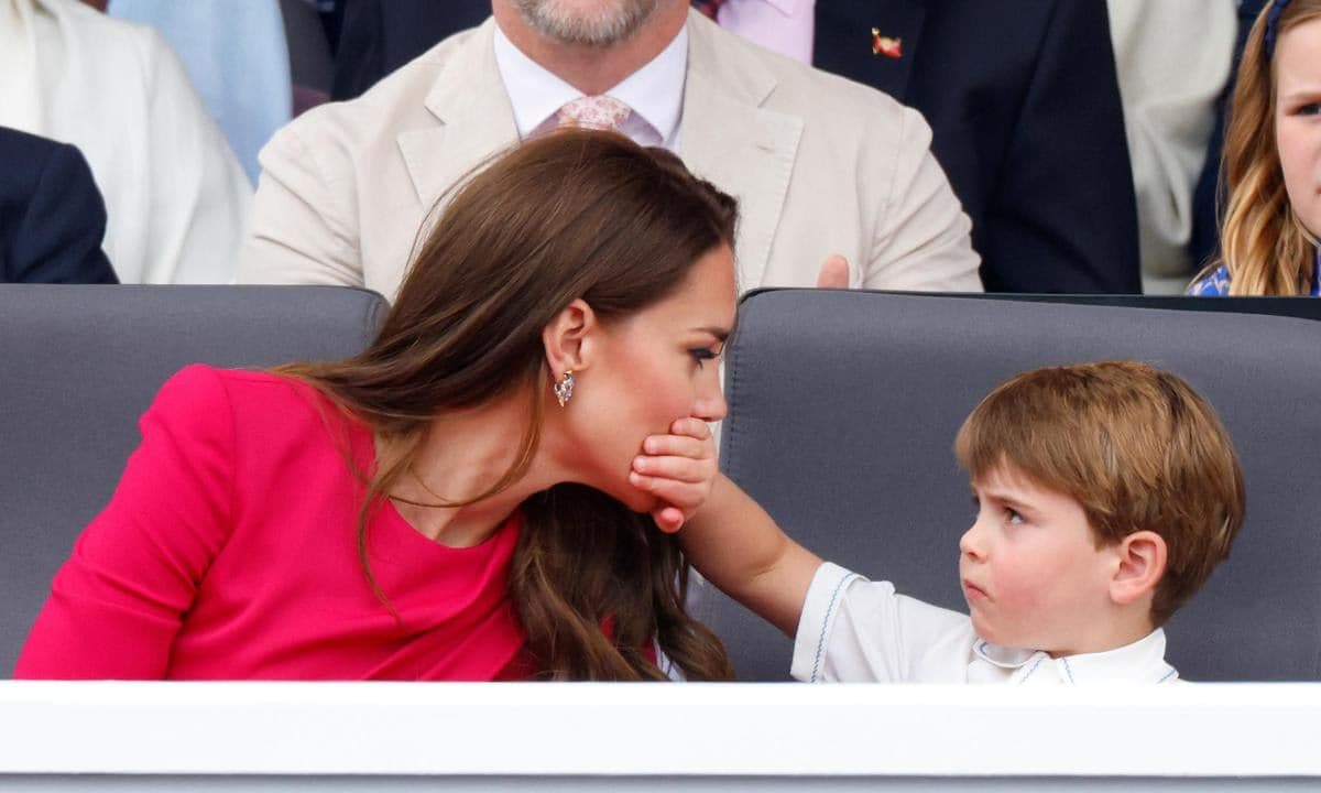 Louis was seen covering his mother's mouth during the pageant.