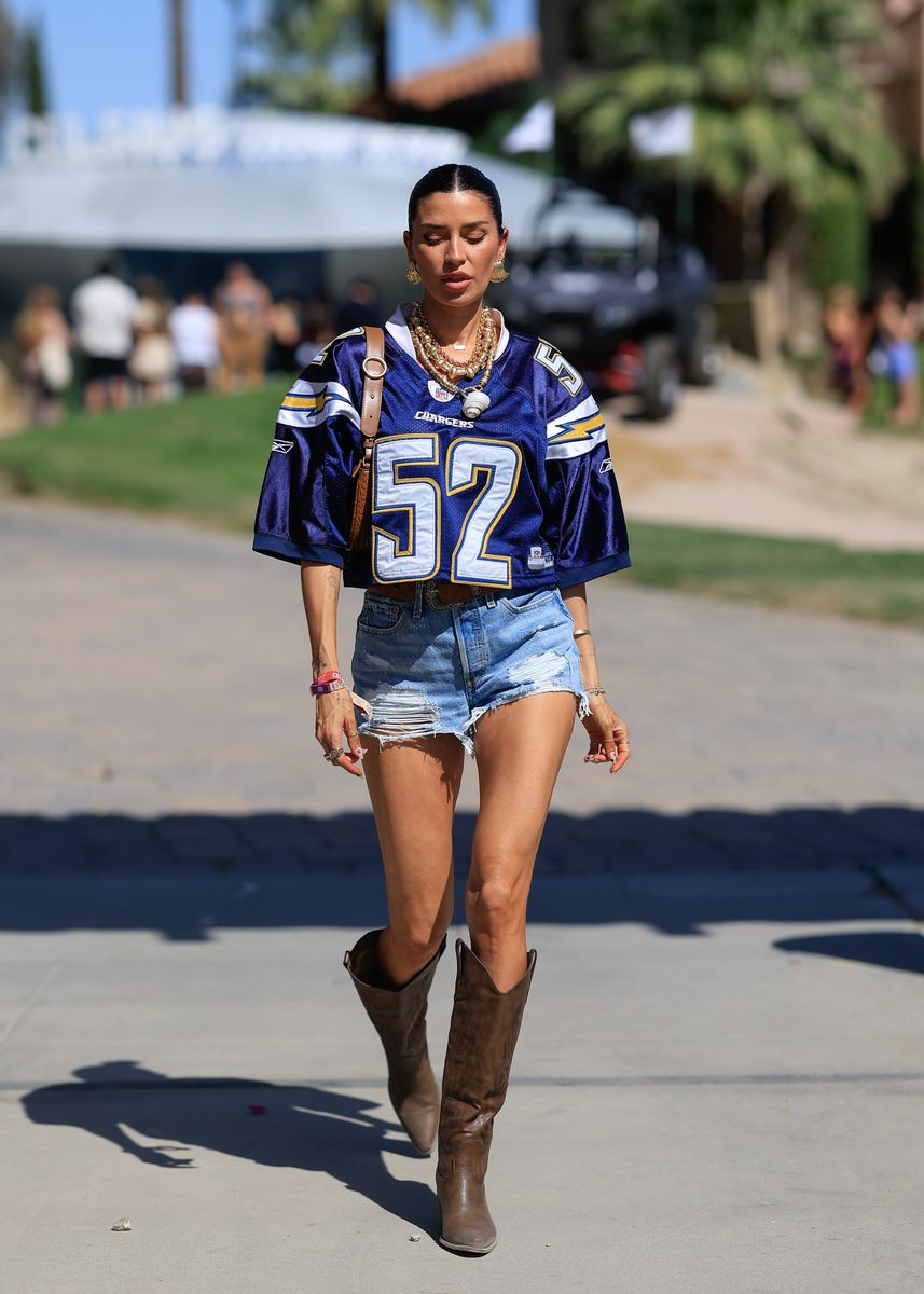 Football jerseys and ultra-short denim shorts have become one of the defining fashion combinations of the summer.