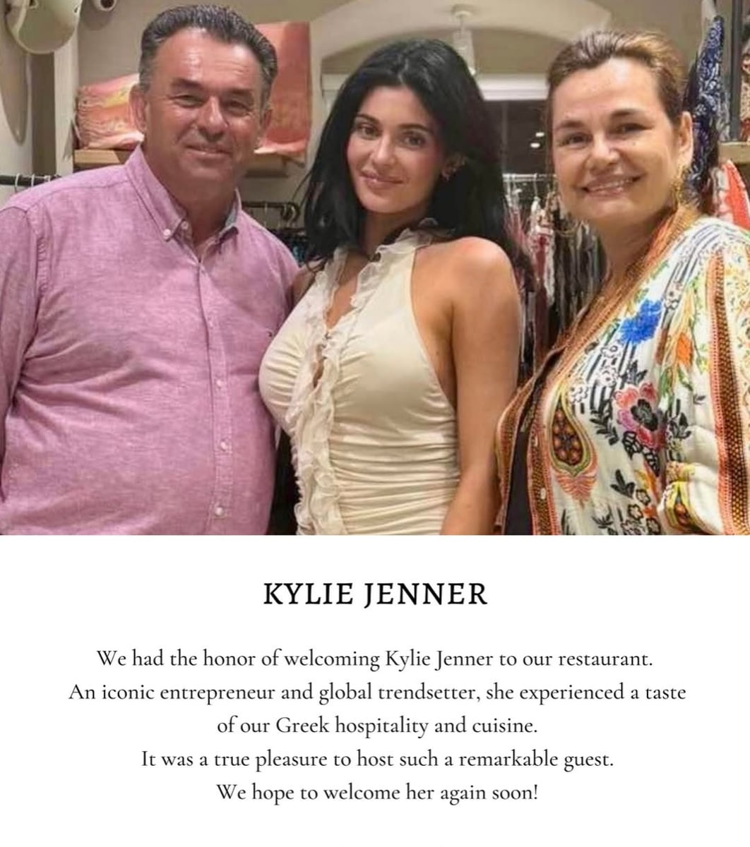 Kylie Jenner posed for a photo with the restaurant owners