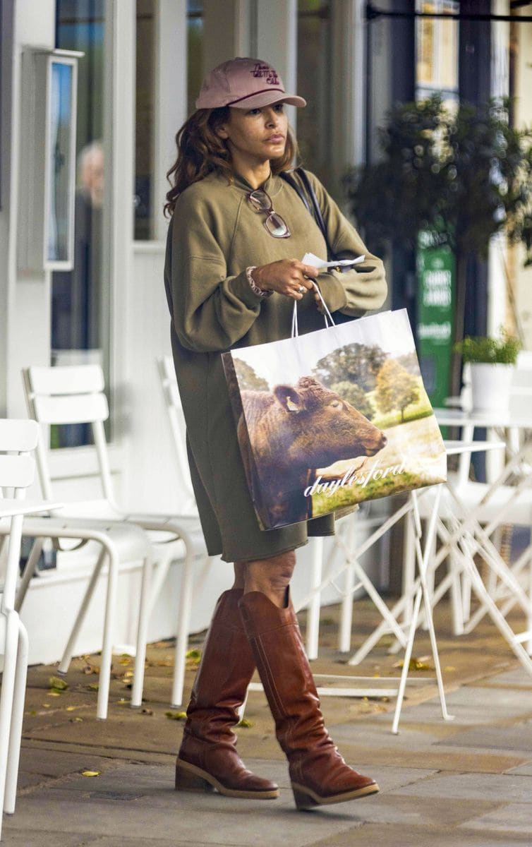 Eva Mendes is seen running errands in Notting Hill on September 15, 2025. 