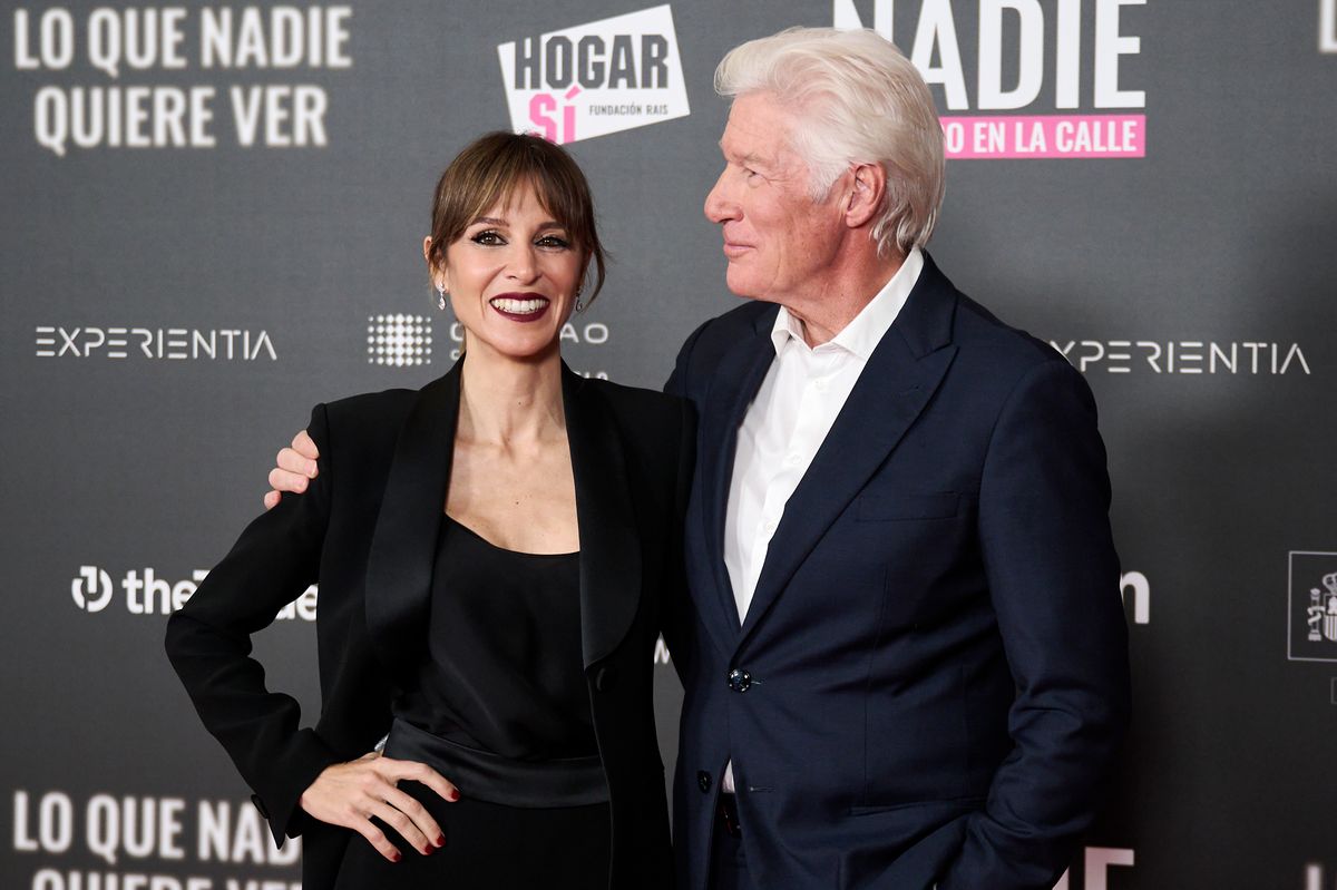 The pair welcomed photographers with confidence, a contrast to the intensely private way they usually navigate their relationship.