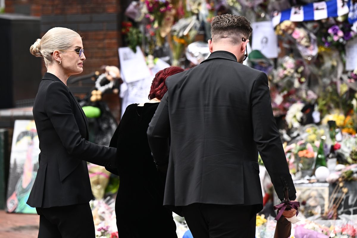 (L-R) Kelly Osbourne, Sharon Osbourne and Jack Osbourne 