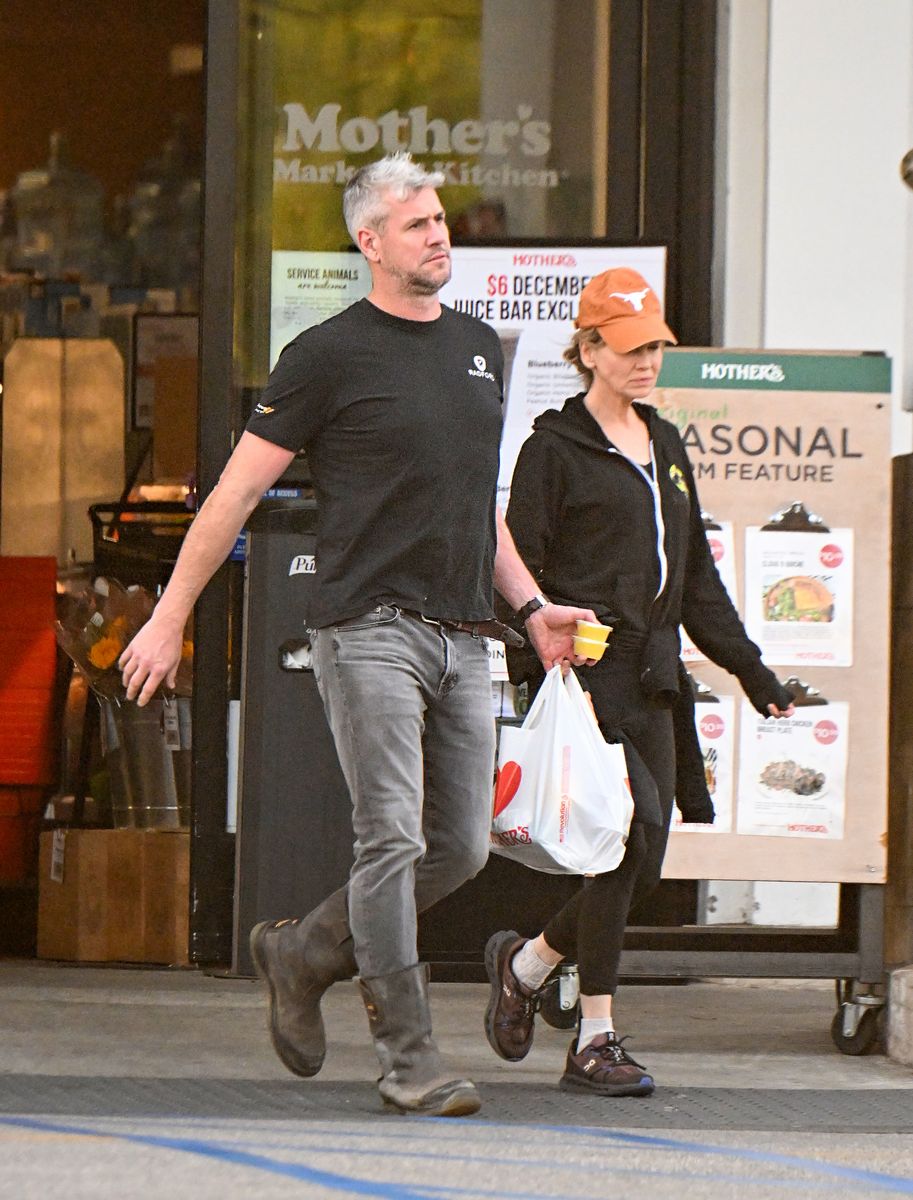 LOS ANGELES, CA - DECEMBER 28: Ant Anstead and Renee Zellweger are seen running errands on December 28, 2024 in Los Angeles, California. (Photo by MEGA/GC Images)