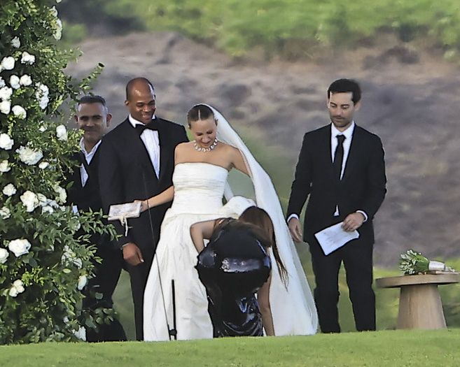Jennifer Meyer and Geoff Ogunlesi married in Hawaii on October 10, 2026, surrounded by family and celebrity friends.